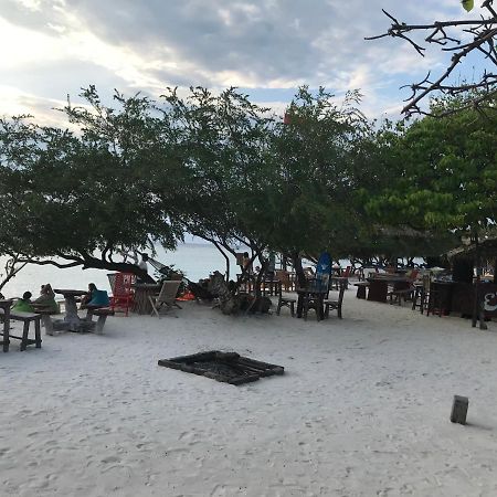 The Exile Sunset Bar & Bungalow 吉利特拉旺安 外观 照片