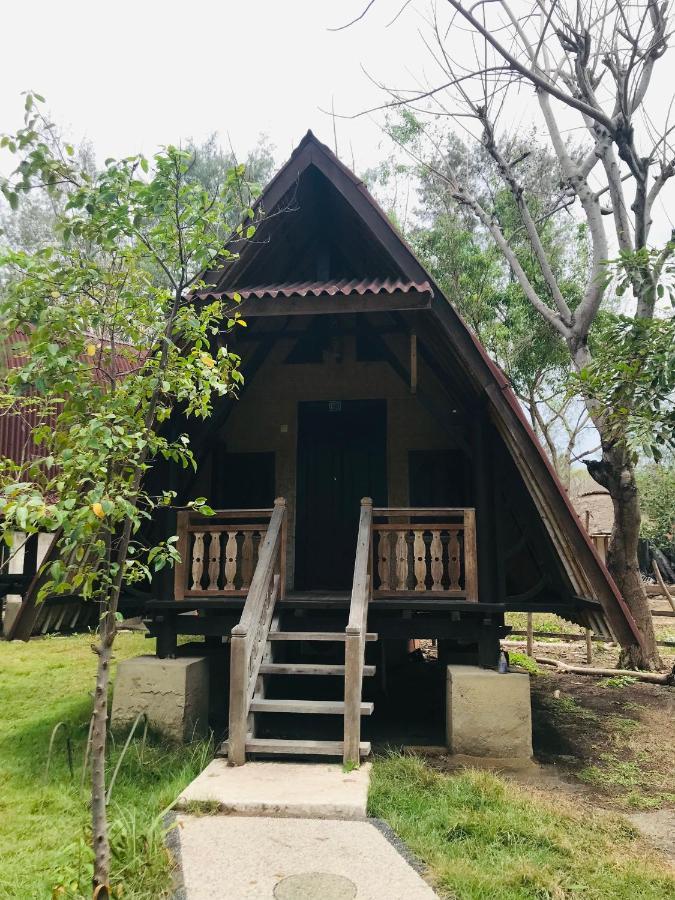 The Exile Sunset Bar & Bungalow 吉利特拉旺安 外观 照片