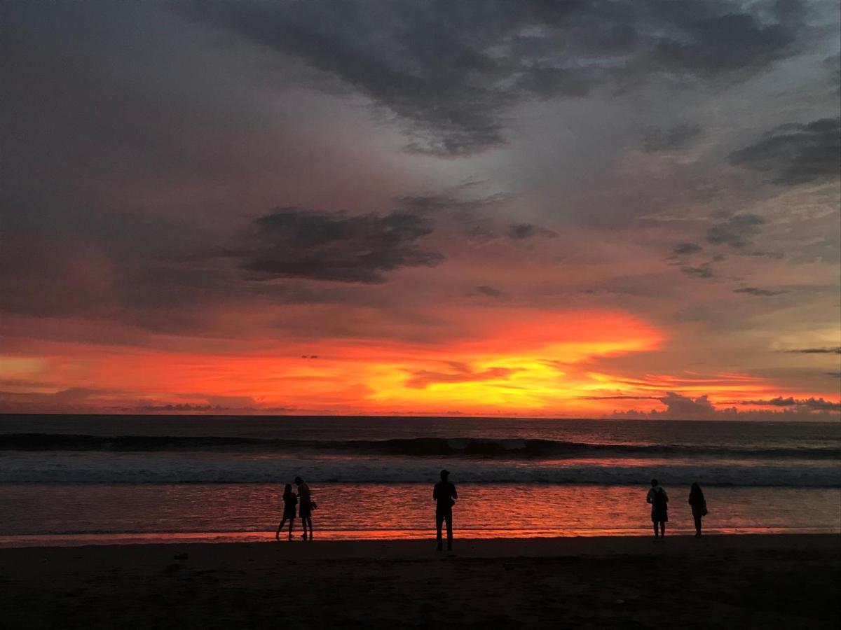 The Exile Sunset Bar & Bungalow 吉利特拉旺安 外观 照片