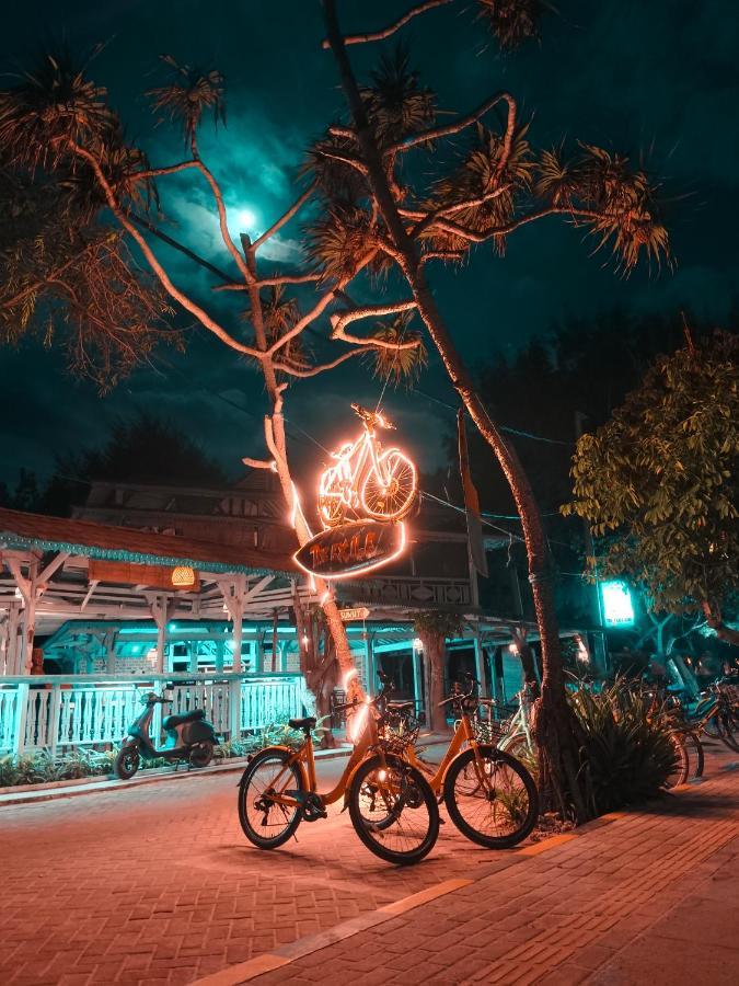 The Exile Sunset Bar & Bungalow 吉利特拉旺安 外观 照片