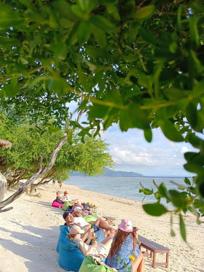 The Exile Sunset Bar & Bungalow 吉利特拉旺安 外观 照片